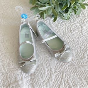 🆕 CARTER’S Silver Glitter Mary Janes, 6 Toddler